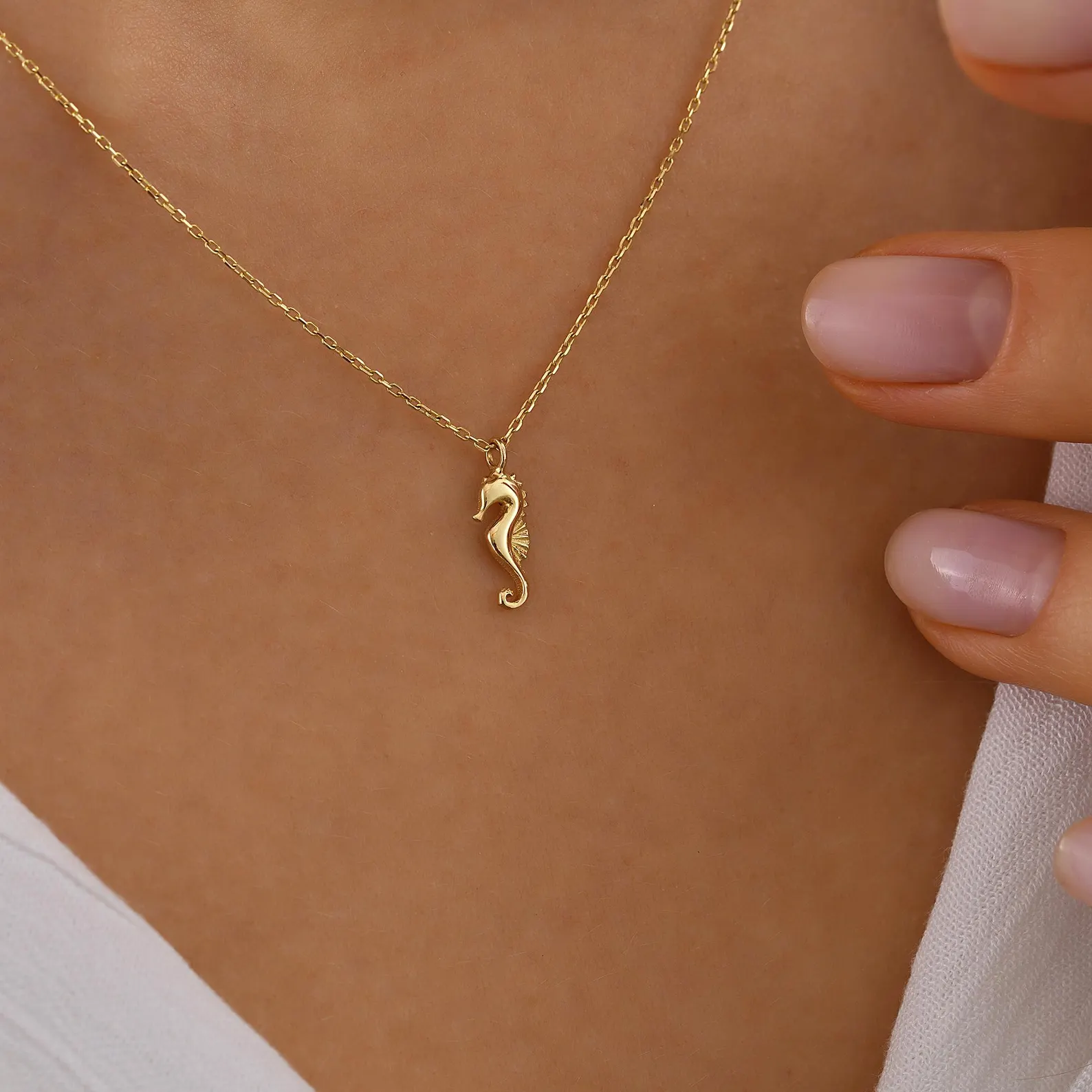 Dainty 14K Solid Gold Seahorse Pendant Necklace
