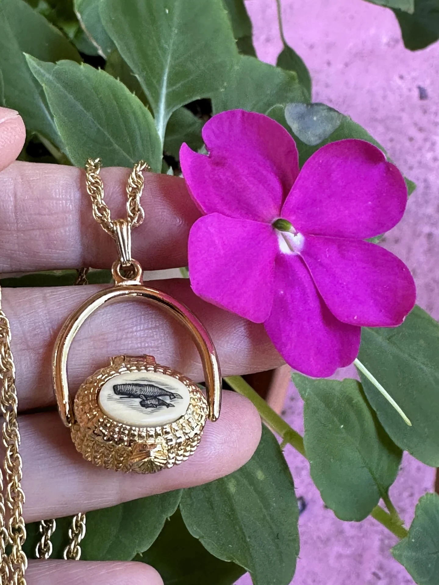 Rare 1980s Nantucket Lightship Basket Scrimshaw Necklace