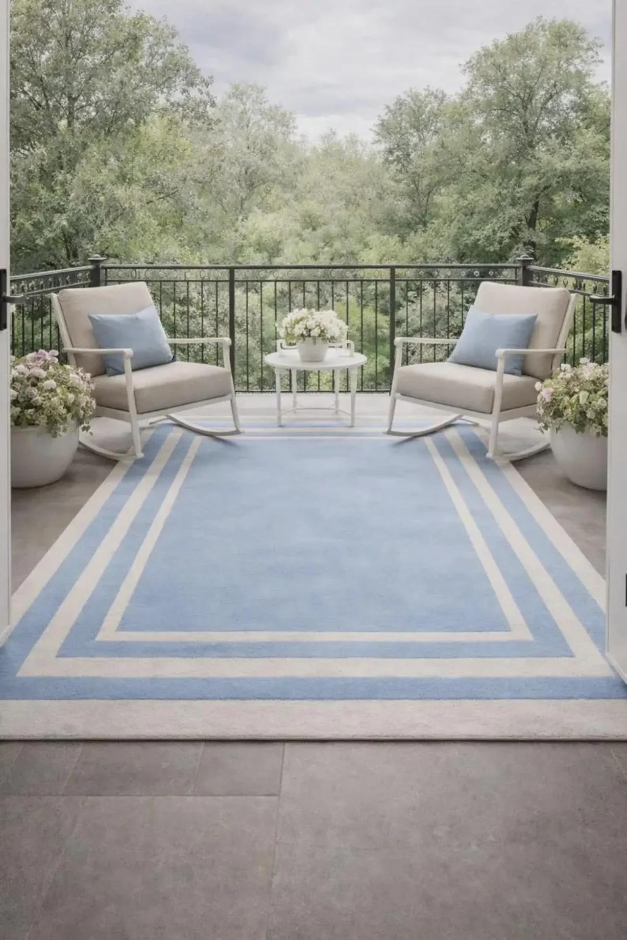 Hand-Tufted Blue & White Bordered Patio Rug — Neutral Frame
