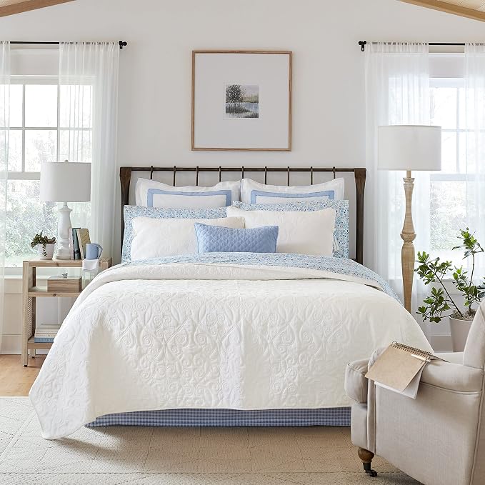 Ivory Medallion Quilt with Blue Gingham Bed Skirt Set