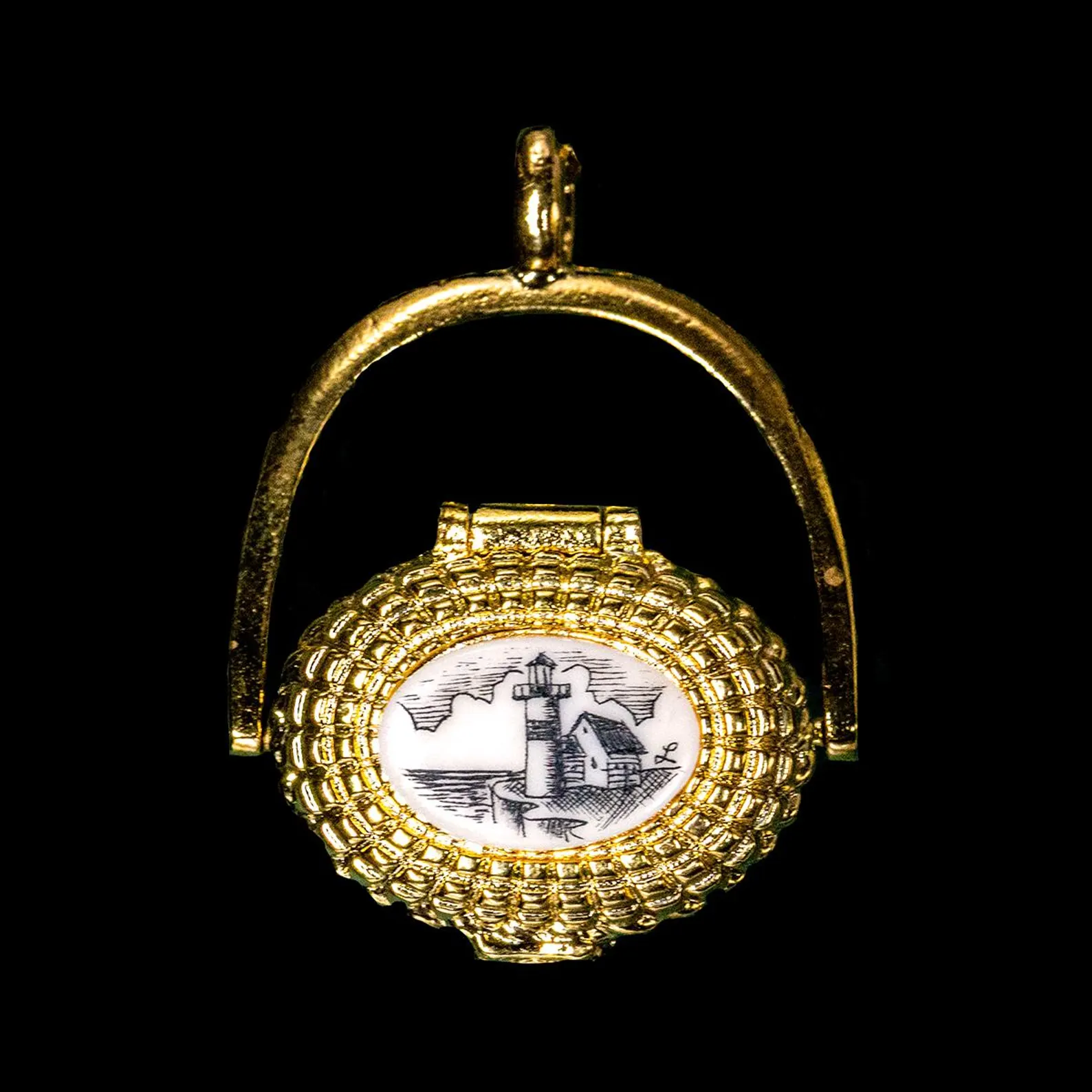 Nantucket Basket Pendant with Etched Lighthouse Top (22K Gold Plate, 18" Chain)
