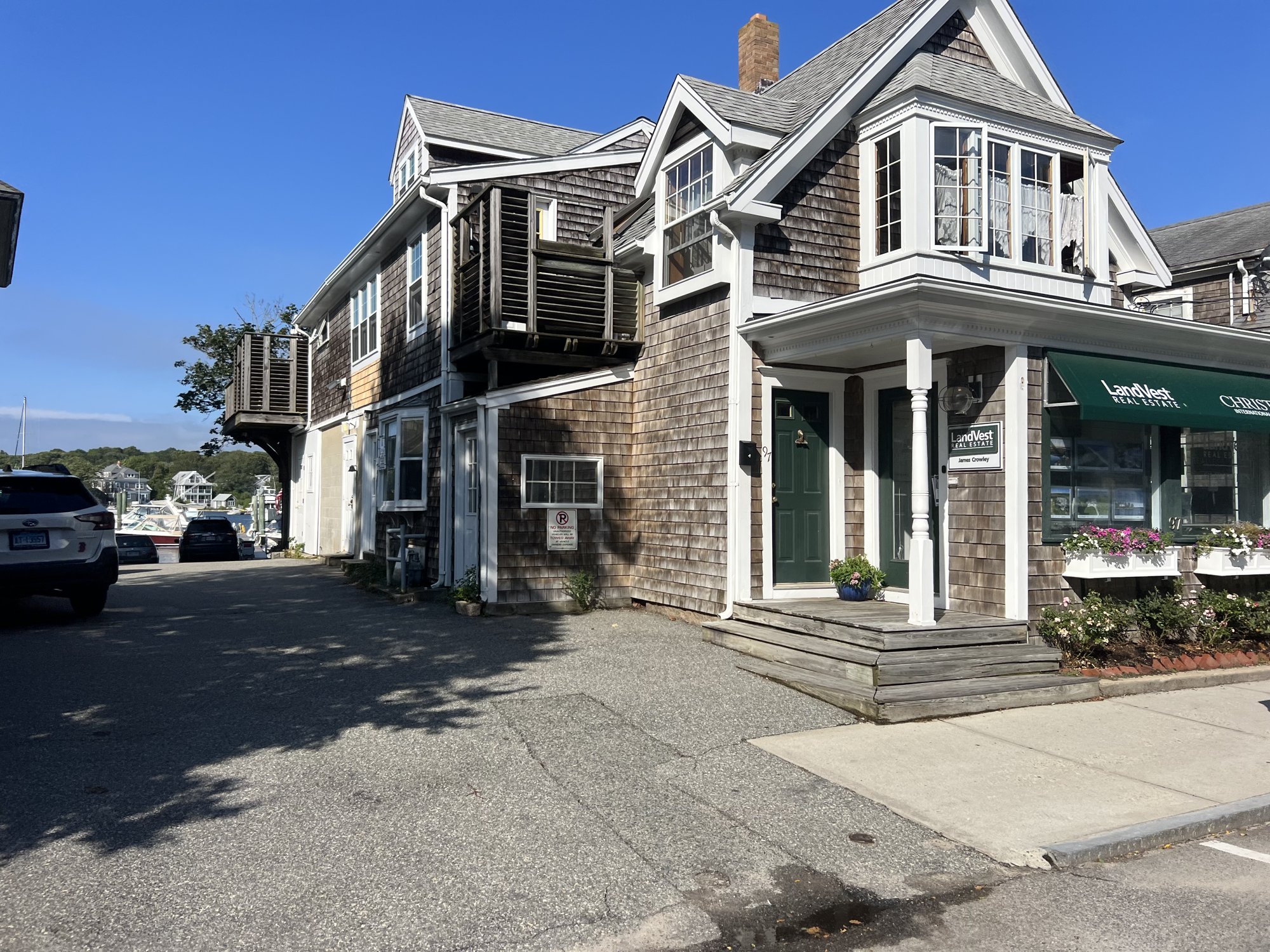 A quintessential Nantucket cedar-shingled cottage